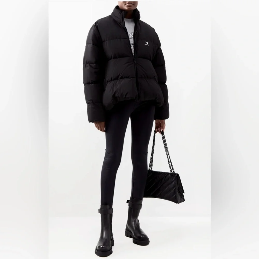 NEW WITH TAGS BALENCIAGA C SHAPED PUFFER Logo Black Sz 34 Curved Hem Jacket - Picture 5 of 14